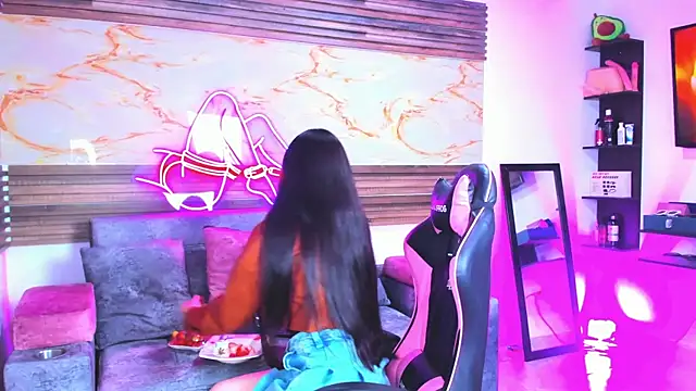 Cloe roouse online show from April 19, 2:05 pm