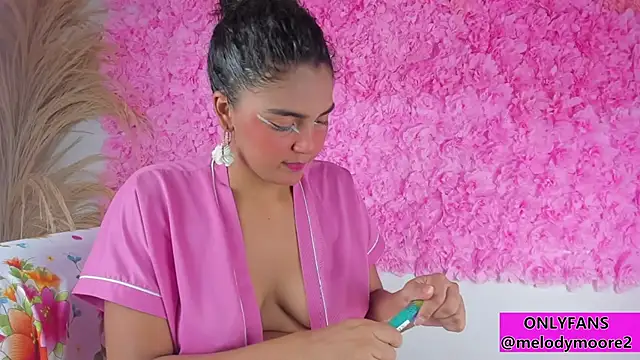 Snapshot of Melodymoore_ chatting on November 6, 10:21 pm Melodymoore online show from November 6, 10:21 pm