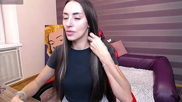 Snapshot of JenniferStone chatting on October 3, 7:49 am JenniferStone online show from October 3, 7:49 am