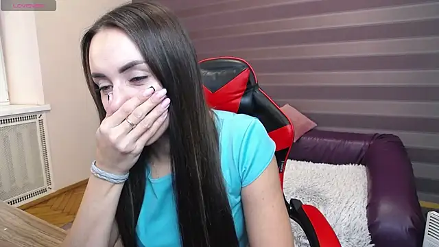 Snapshot of JenniferStone chatting on October 4, 7:06 am JenniferStone online show from October 4, 7:06 am