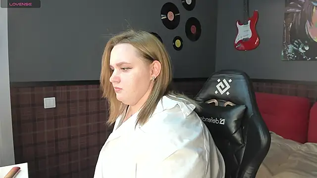 Amy Hall online show from March 18, 12:36 pm