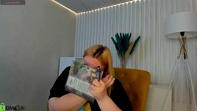 Amy Hall online show from September 14, 1:27 am