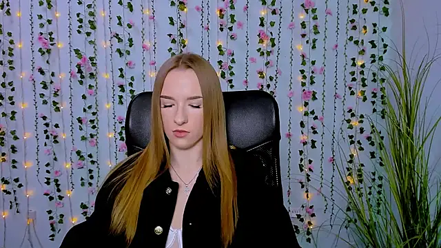 Snapshot of doll_vey chatting on March 4, 12:33 pm doll vey online show from March 4, 12:33 pm