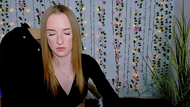 Snapshot of doll_vey chatting on March 9, 12:42 pm doll vey online show from March 9, 12:42 pm