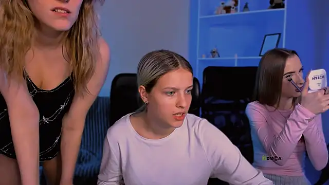 Snapshot of doll_vey chatting on November 23, 9:25 pm doll vey online show from November 23, 9:25 pm