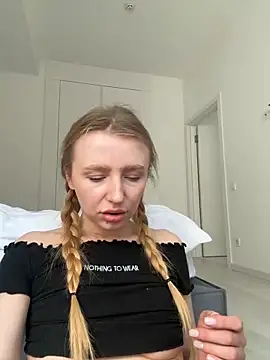 Snapshot of EvaBrooklyn chatting on March 7, 9:40 am EvaBrooklyn online show from March 7, 9:40 am