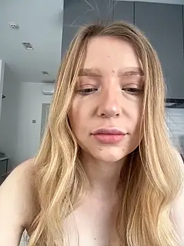 Snapshot of EvaBrooklyn chatting on March 9, 6:39 am EvaBrooklyn online show from March 9, 6:39 am