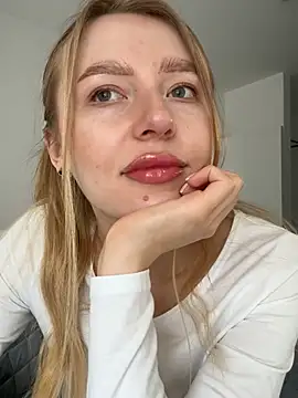 Snapshot of EvaBrooklyn chatting on March 16, 6:31 am EvaBrooklyn online show from March 16, 6:31 am