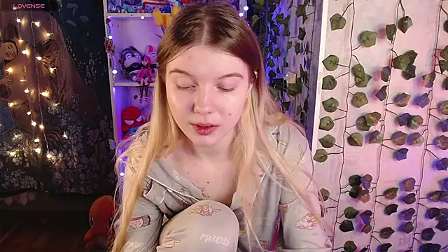 Strawberry juli online show from March 7, 1:53 am