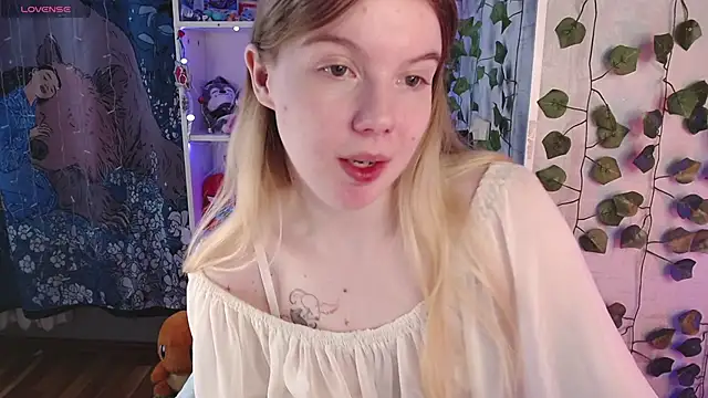 Strawberry juli online show from March 11, 5:38 am