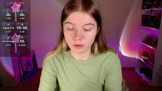 Strawberry juli online show from September 26, 5:11 am