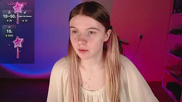 Strawberry juli online show from April 1, 4:02 am