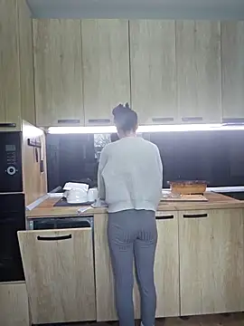 zoeylarkens online show from March 13, 12:35 pm