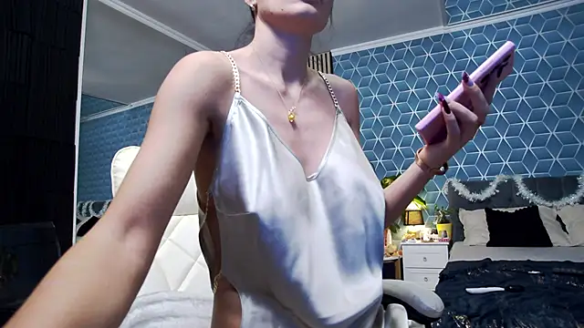 zoeylarkens online show from December 17, 7:31 pm