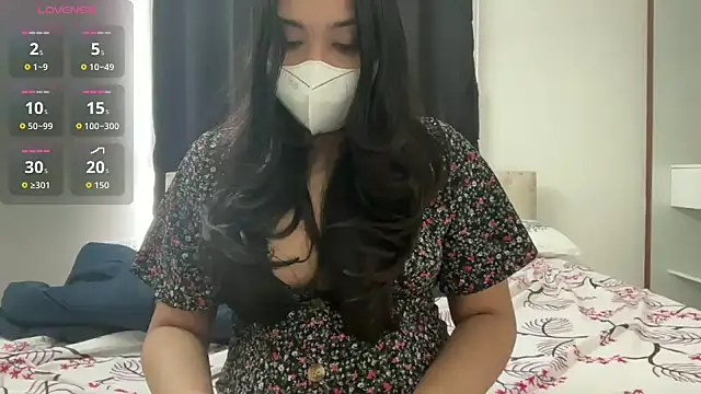 Snapshot of oviyakalra chatting on November 26, 5:19 am oviyakalra online show from November 26, 5:19 am