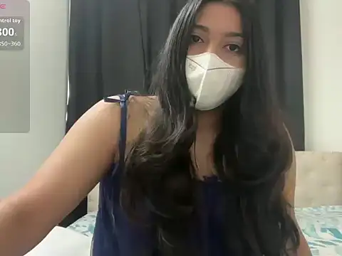 Snapshot of oviyakalra chatting on December 19, 4:08 am oviyakalra online show from December 19, 4:08 am