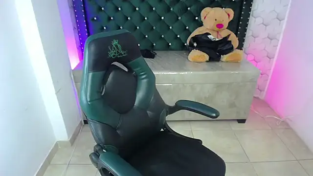 Sarah evansm online show from December 20, 1:40 pm