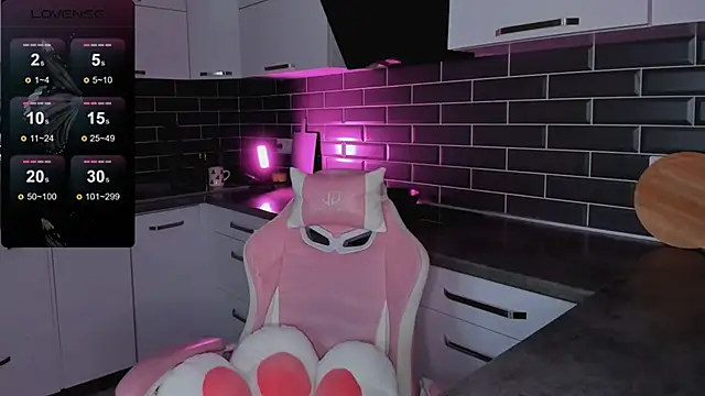 Snapshot of EmmaVictori1 chatting on February 15, 12:03 pm EmmaVictori1 online show from February 15, 12:03 pm