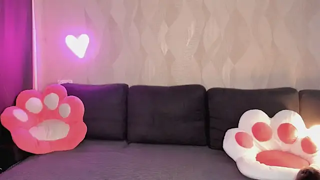 Snapshot of EmmaVictori1 chatting on March 24, 7:24 am EmmaVictori1 online show from March 24, 7:24 am