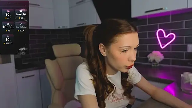 EmmaVictori1 online show from June 17, 7:33 am
