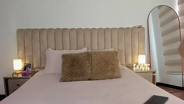 Snapshot of Sophie_Restrepo chatting on February 1, 5:00 pm Sophie Restrepo online show from February 1, 5:00 pm