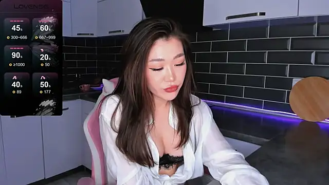 Snapshot of ShaiyaMinn3 chatting on October 18, 6:52 pm ShaiyaMinn3 online show from October 18, 6:52 pm