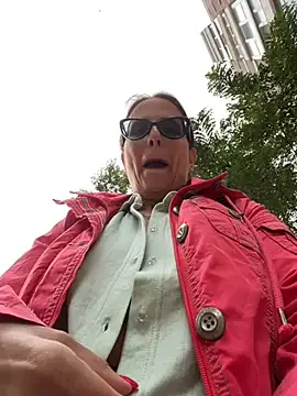 Snapshot of NataKitten chatting on October 6, 6:33 am NataKitten online show from October 6, 6:33 am