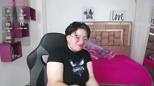 safyka online show from November 26, 3:18 am