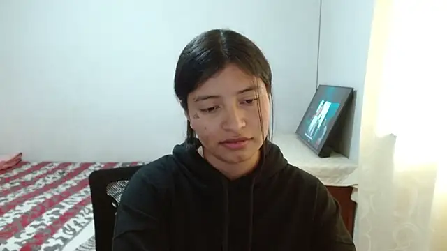 Snapshot of saralo__ chatting on April 4, 9:01 pm saralo online show from April 4, 9:01 pm