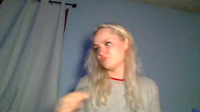 Snapshot of sluttypumpkin chatting on July 10, 6:39 am sluttypumpkin online show from July 10, 6:39 am