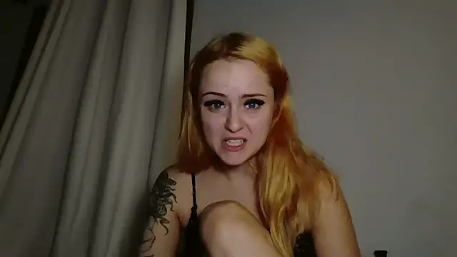 Snapshot of sluttypumpkin chatting on July 29, 9:40 am sluttypumpkin online show from July 29, 9:40 am