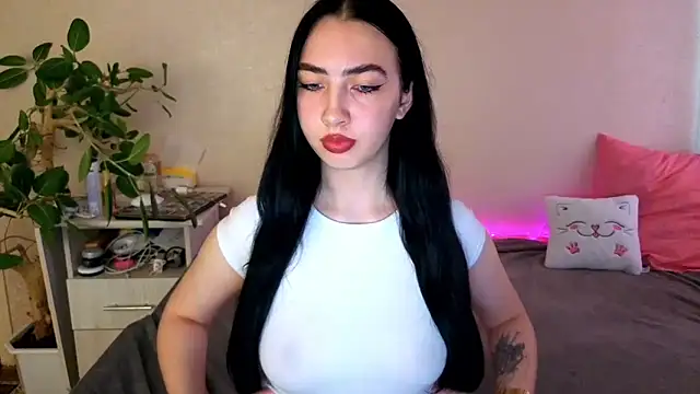 WildKittenX  online show from June 7, 4:05 am