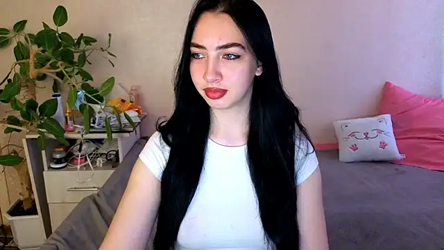 WildKittenX  online show from June 10, 4:01 am