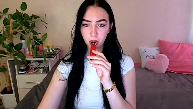 WildKittenX  online show from June 12, 4:00 am