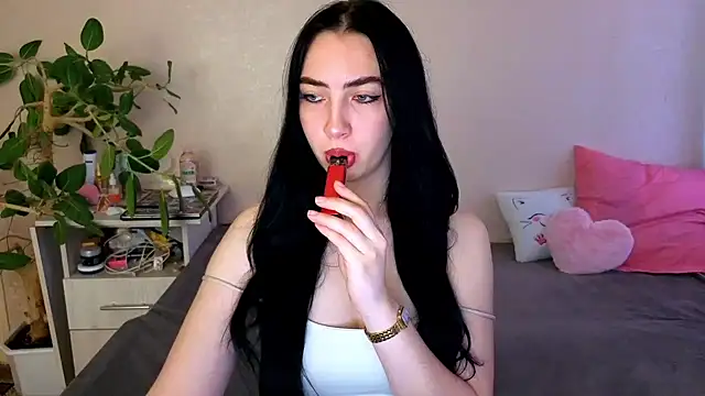WildKittenX  online show from June 14, 4:03 am