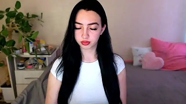 WildKittenX  online show from June 25, 4:01 am