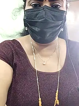 Snapshot of abinaya26 chatting on September 28, 7:25 am abinaya26 online show from September 28, 7:25 am