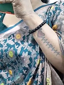 Snapshot of abinaya26 chatting on October 28, 2:59 am abinaya26 online show from October 28, 2:59 am