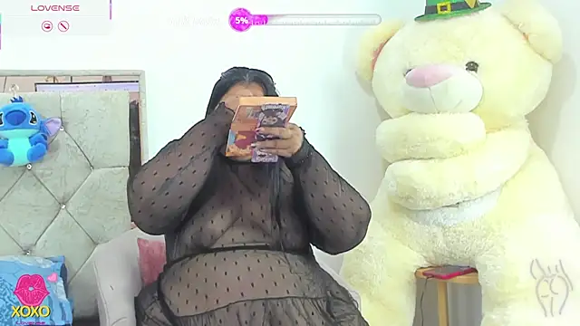 LunaaSweett online show from April 30, 8:37 pm