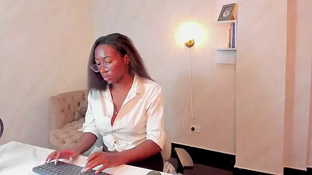 Qeen blackk online show from March 7, 3:49 pm