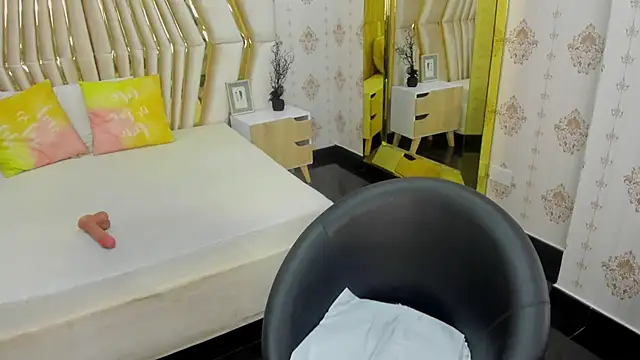 Qeen blackk online show from March 10, 3:30 pm