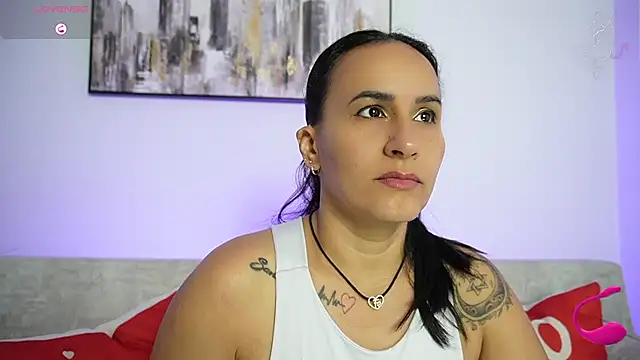 Snapshot of Sara_Charmy chatting on November 18, 8:52 am Sara Charmy online show from November 18, 8:52 am