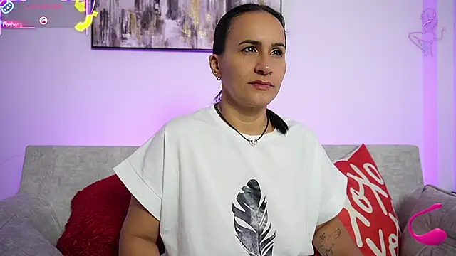 Snapshot of Sara_Charmy chatting on November 28, 9:56 am Sara Charmy online show from November 28, 9:56 am