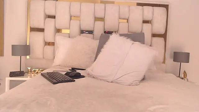 Snapshot of HotBellaMilf chatting on March 28, 1:49 am HotBellaMilf online show from March 28, 1:49 am