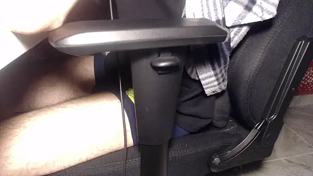 GreekDaddyNickOfficial online show from March 18, 8:37 pm