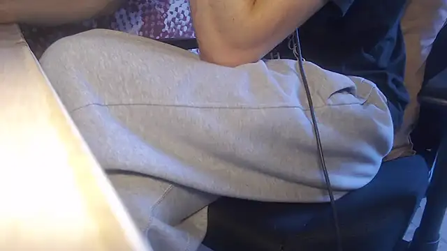 GreekDaddyNickOfficial online show from November 4, 8:13 am