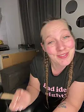 xqueenkinky online show from March 4, 8:27 pm