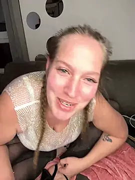xqueenkinky online show from March 10, 7:40 pm