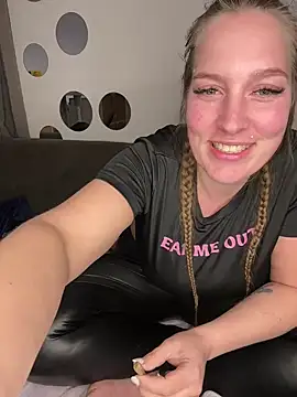 xqueenkinky online show from March 18, 7:53 pm