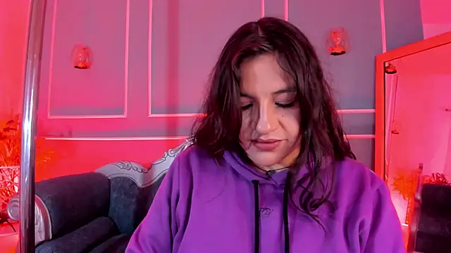 TaraTaylorr online show from December 4, 2:43 am